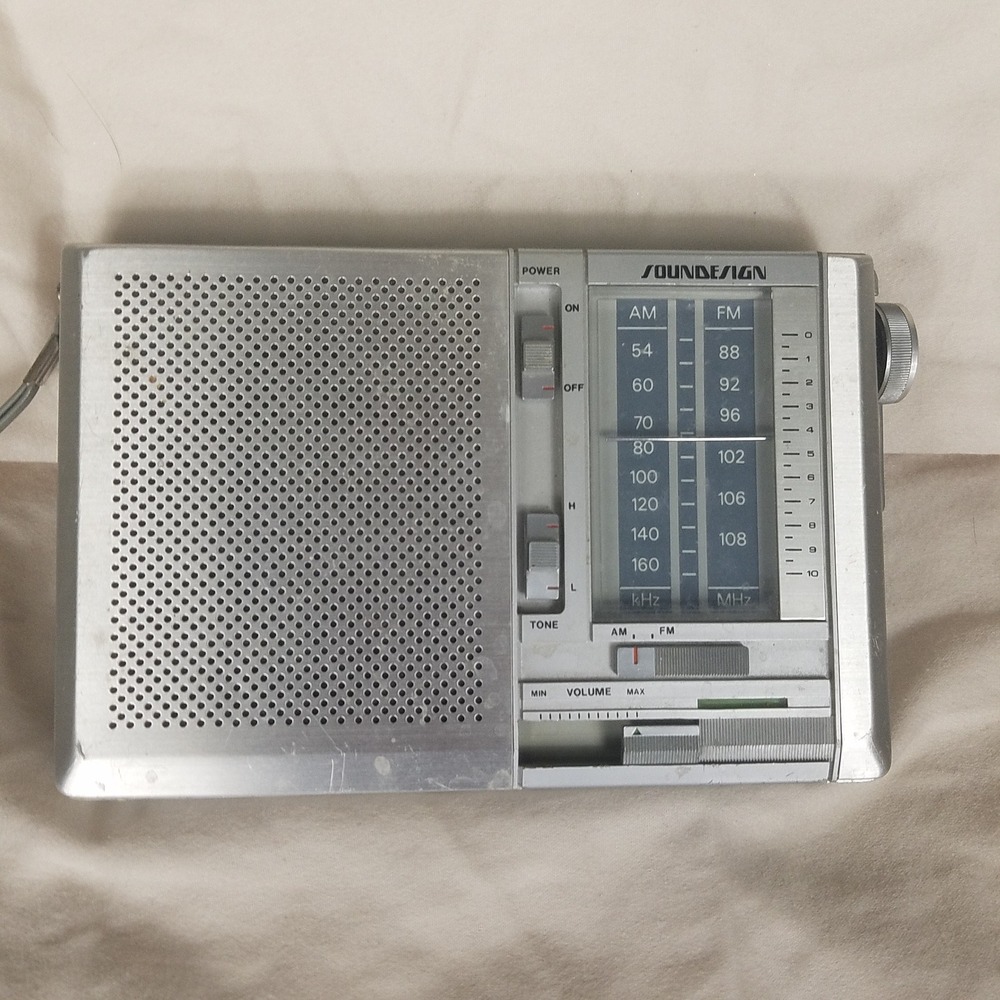 Soundesign Portable Radio 2151-D  Silver Tested AM‎ FM Mini Analog Vintage